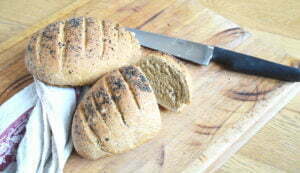 Pane con farina di segale e semi misti