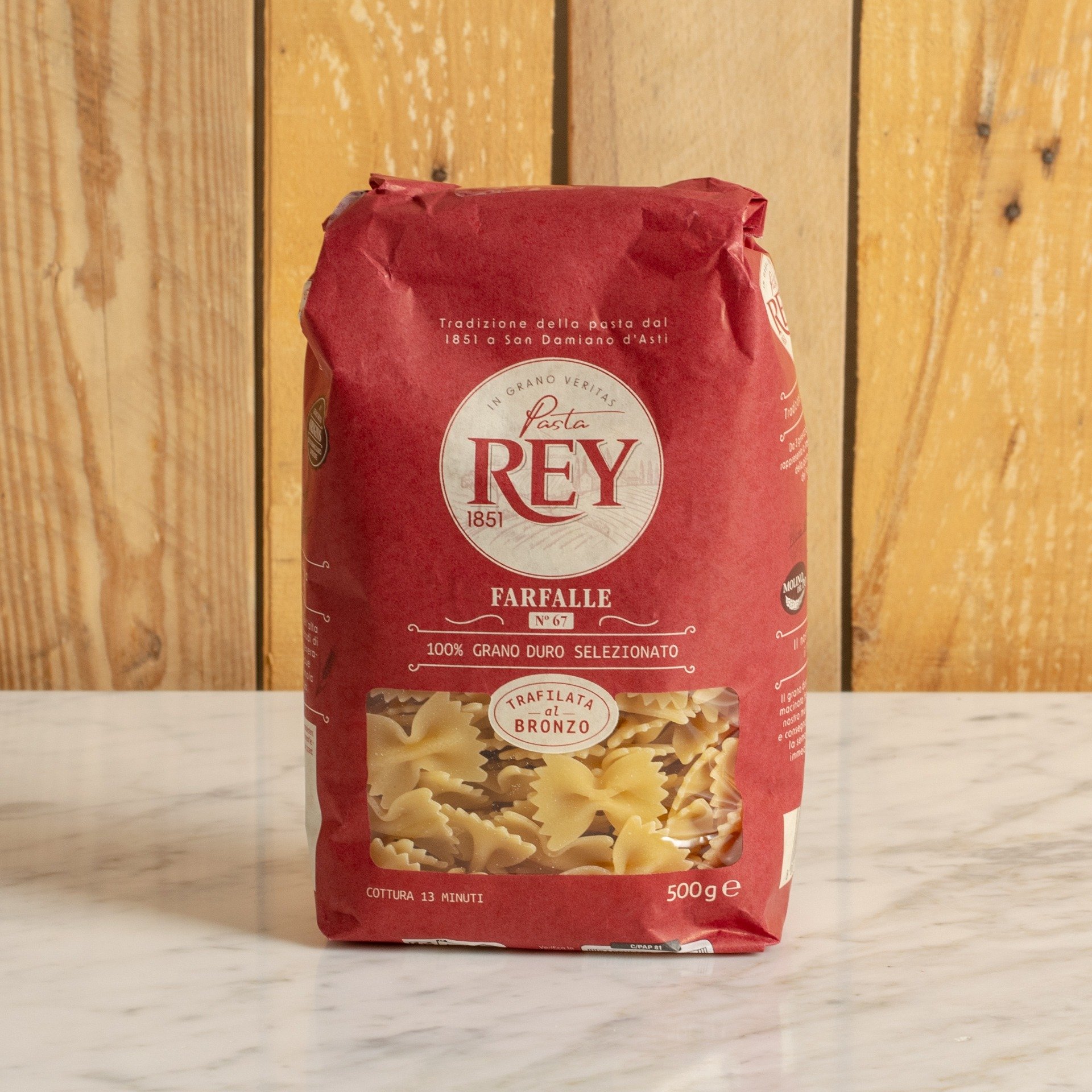 Farfalle-Pasta über Bronze gezogen