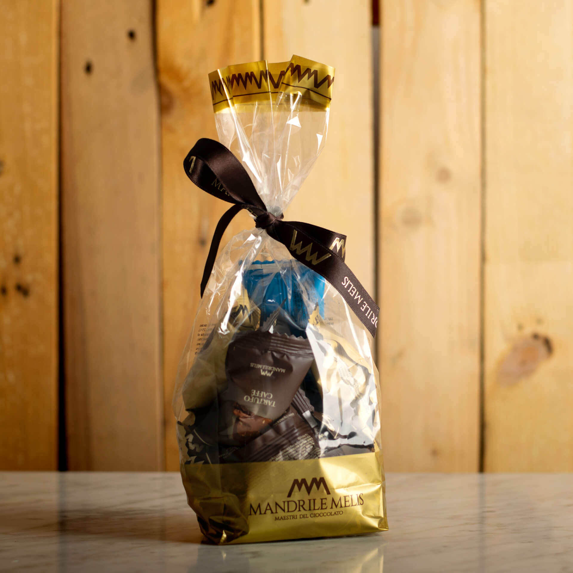 Verschiedene weiße, schwarze, Milch-, Kokosnuss- und Kaffeetrüffel 200 g Verschiedene weiße, schwarze, Milch-, Kokosnuss- und Kaffeetrüffel 200 g