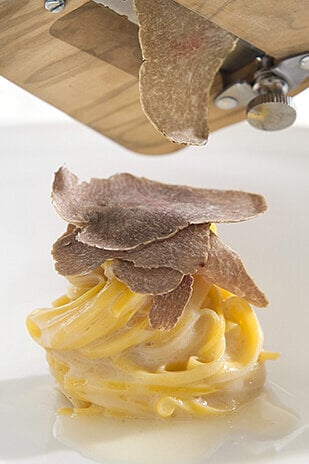 Dalle mani dei trifolai alla tua tavola!