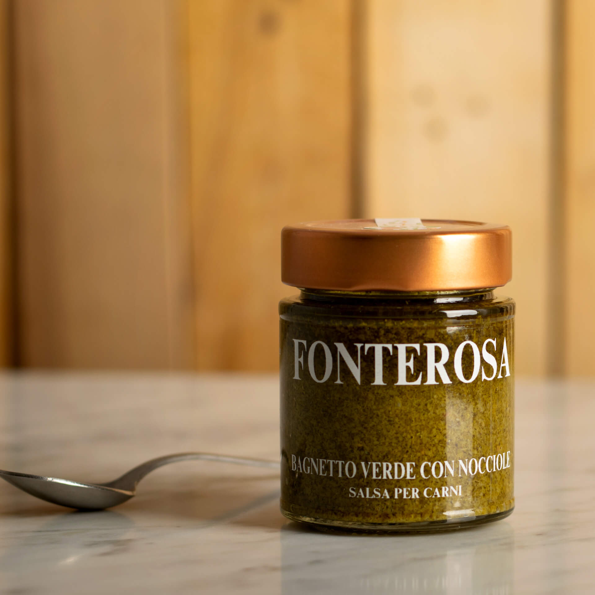 Bagnetto verde (grüne Sauce) mit Haselnüssen Bagnetto verde (grüne Sauce) mit Haselnüssen