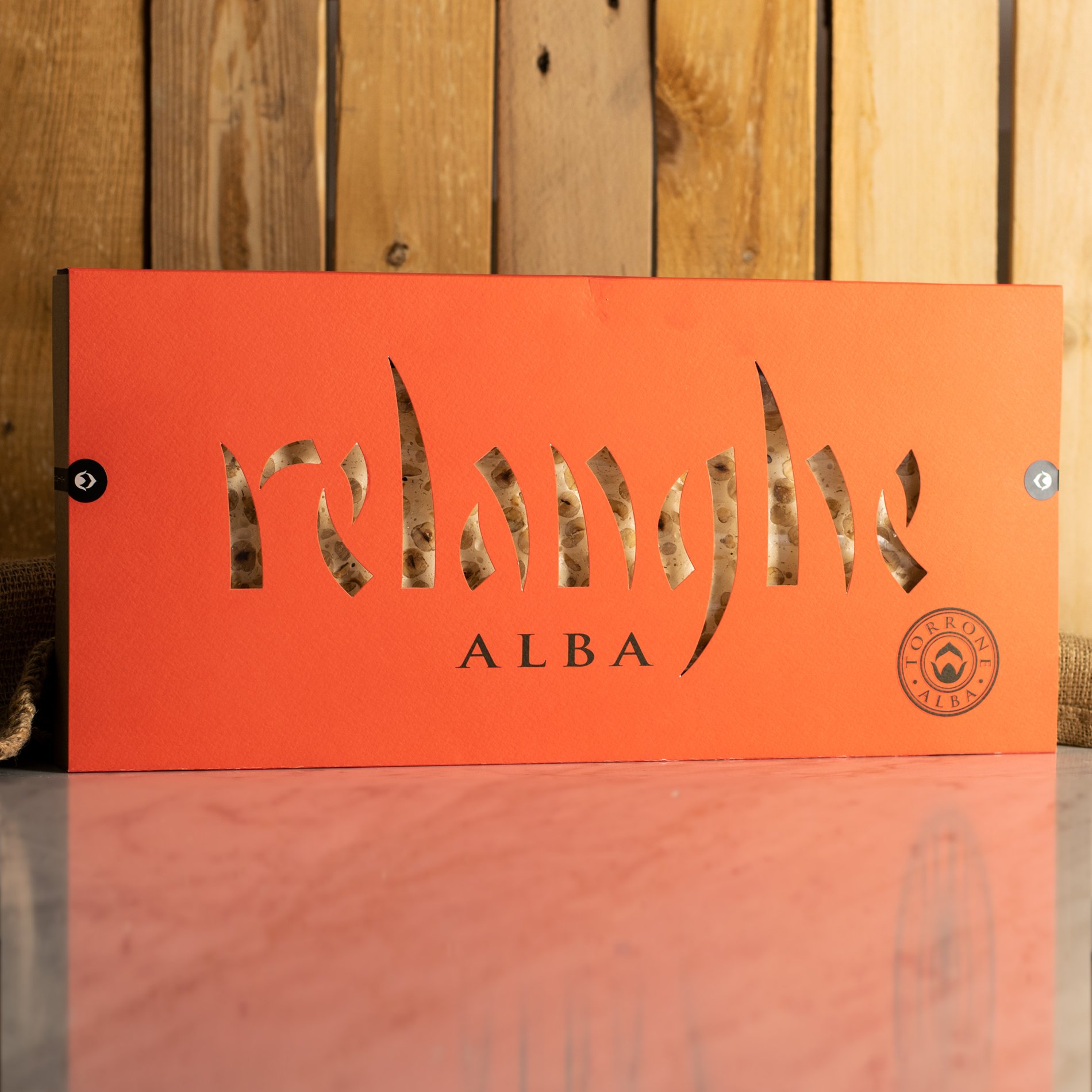 Foglio di Torrone Friabile con nocciole Piemonte IGP 650g Foglio di Torrone Friabile con nocciole Piemonte IGP 650g