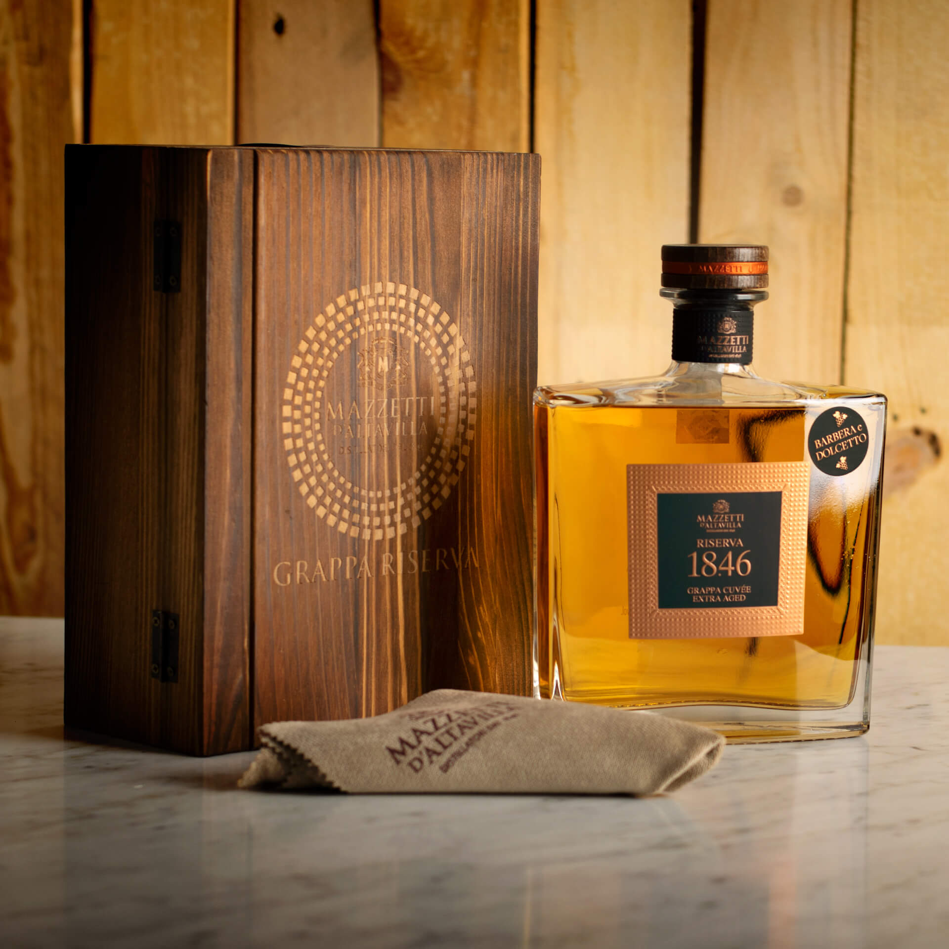 Grappa Mazzetti Reserve 18.46 - wooden box