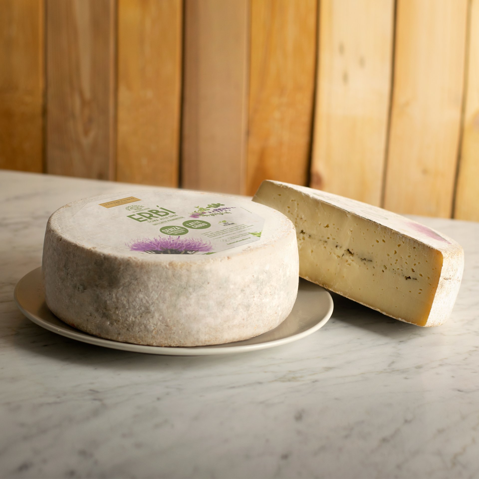 Erbì - Tomakäse mit Kräutern Erbì - Tomakäse mit Kräutern