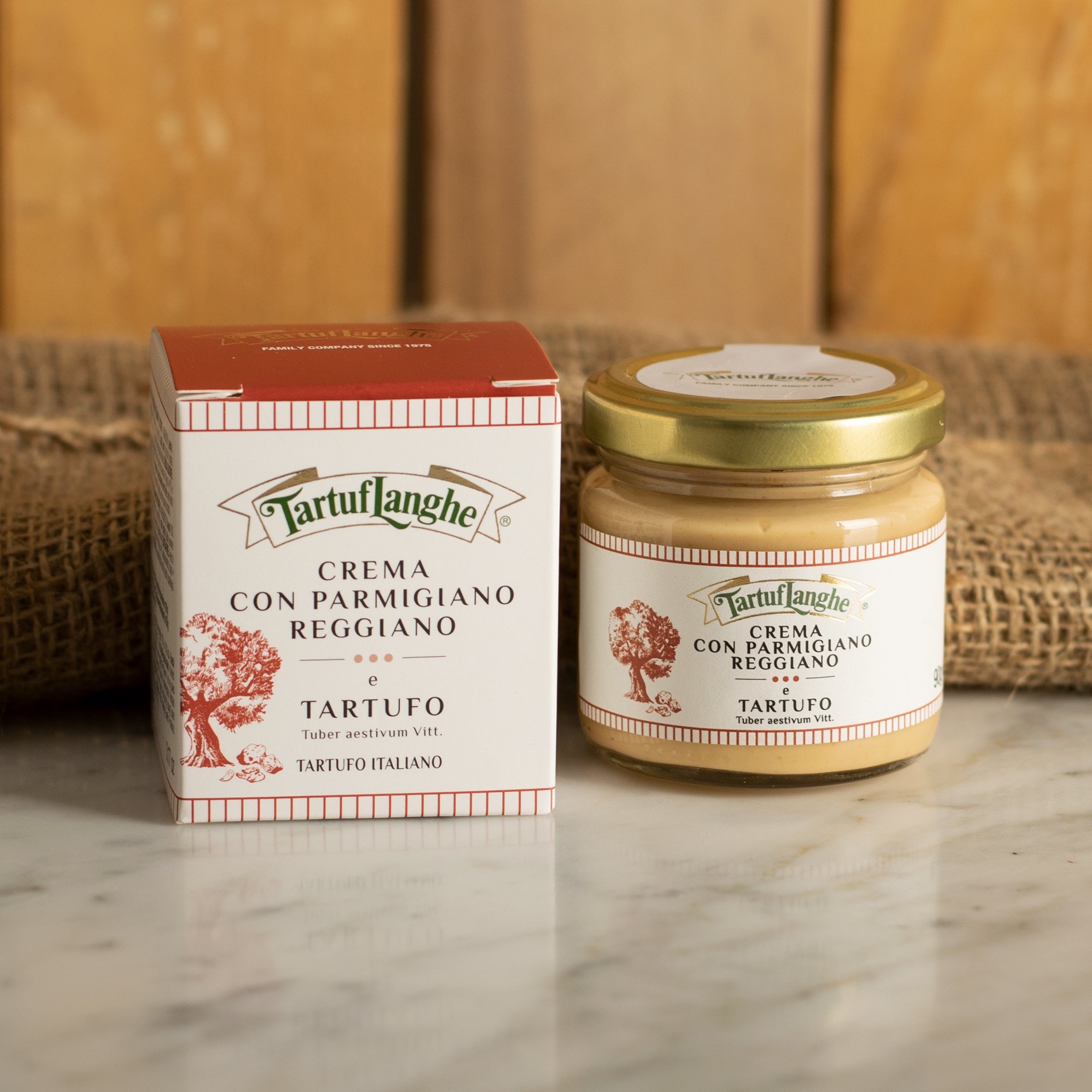 Parmigiano Reggiano DOP cream sauce with Truffle