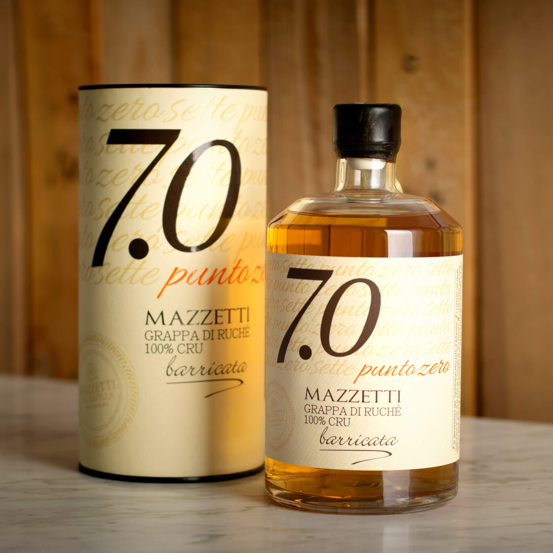 7,0 Grappa Riserva di Ruchè in Barriques gereift, mit Geschenkkarton 7,0 Grappa Riserva di Ruchè in Barriques gereift, mit Geschenkkarton