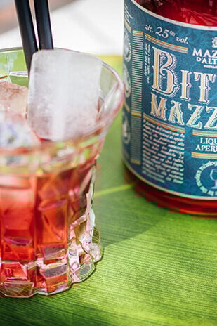 Con i liquori e cocktail Mazzetti d'Altavilla dai gusto alla festa!
