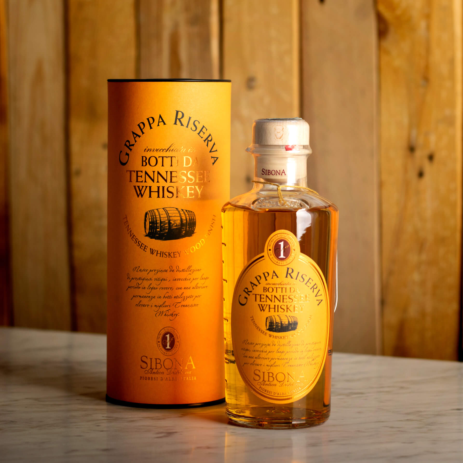 Grappa gereift in Tennessee Whisky-Fässern Grappa gereift in Tennessee Whisky-Fässern